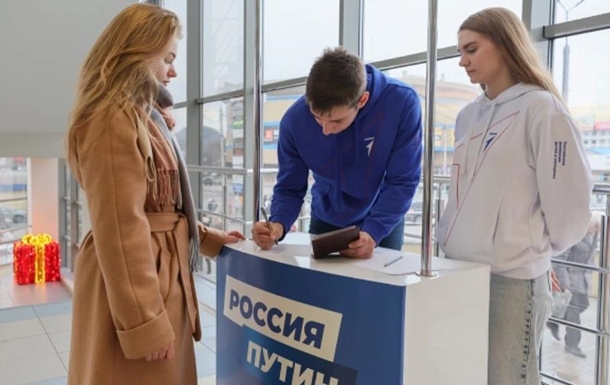 Росіяни намагаються підвищити популярність Путіна серед молоді на ТОТ