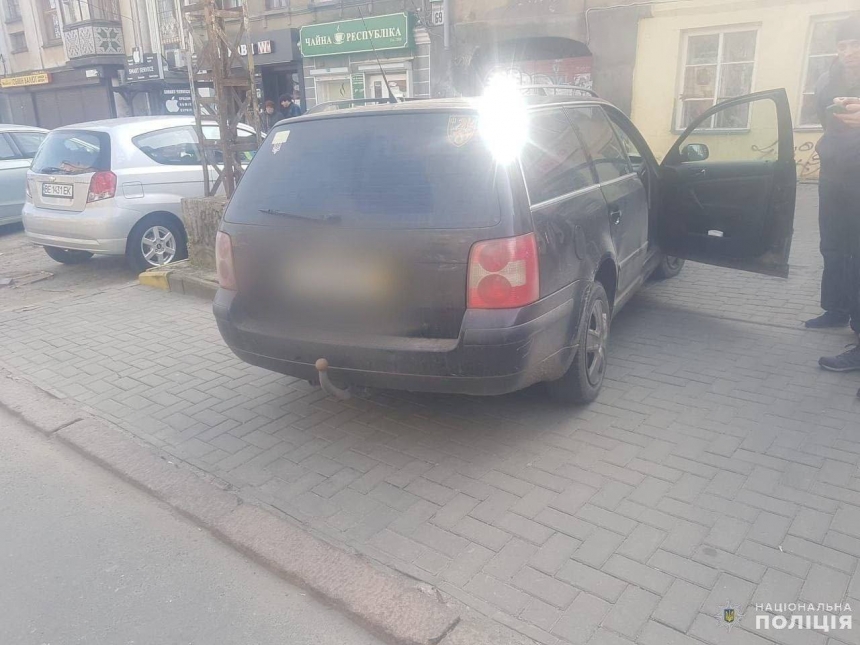 В центре Николаева «Фольксваген» наехал на подростка: полиция ищет свидетелей