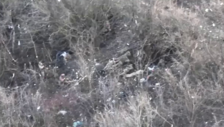 Росіяни під Бахмутом розстріляли 9 українських військових, які здалися в полон (відео 18+)