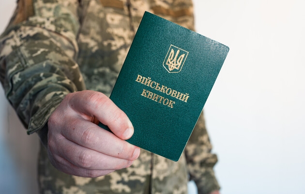 Новый закон о мобилизации: украинцев-мужчин за границей хотят ограничить в правах