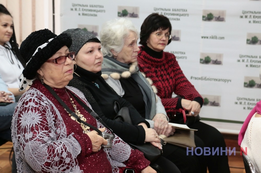 «Перший день весни»: николаевский фотограф открыл выставку женских портретов (фото, видео)