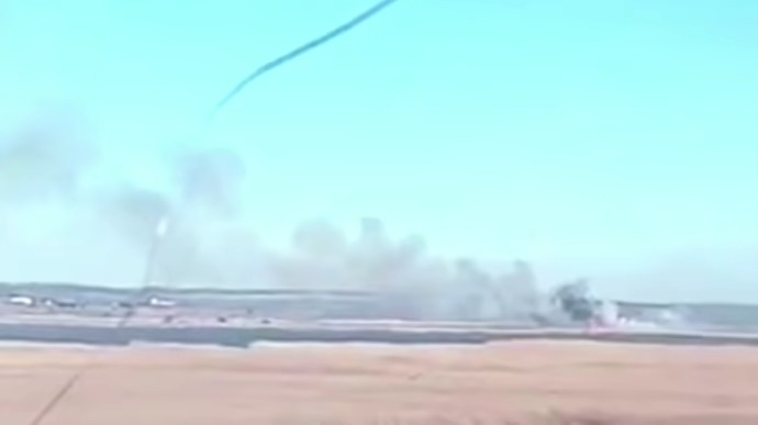 Появилось видео горящего вражеского Су-34, который сбили украинские военные
