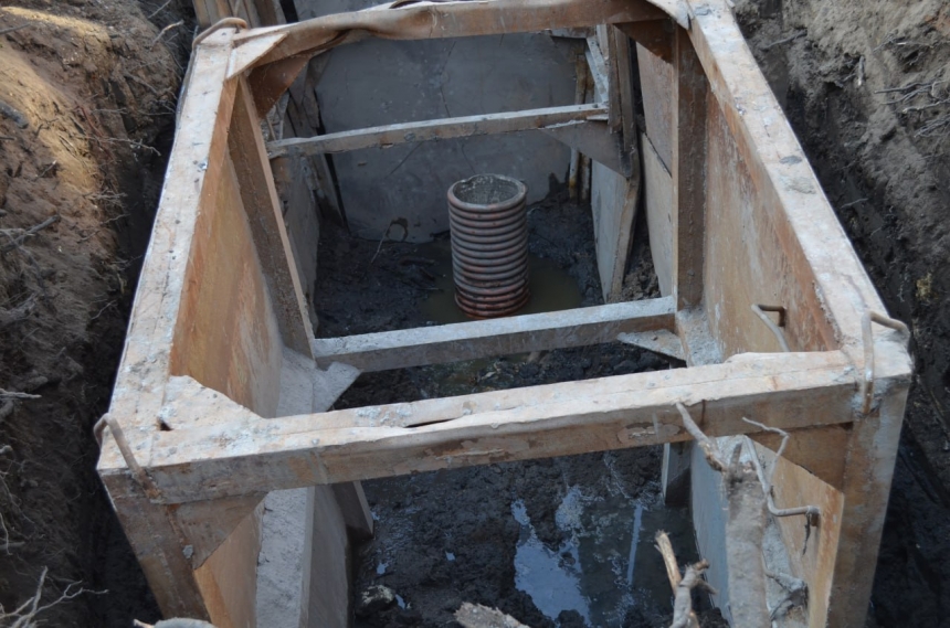 Работы по замене коллектора в Николаеве усложняют грунтовые воды