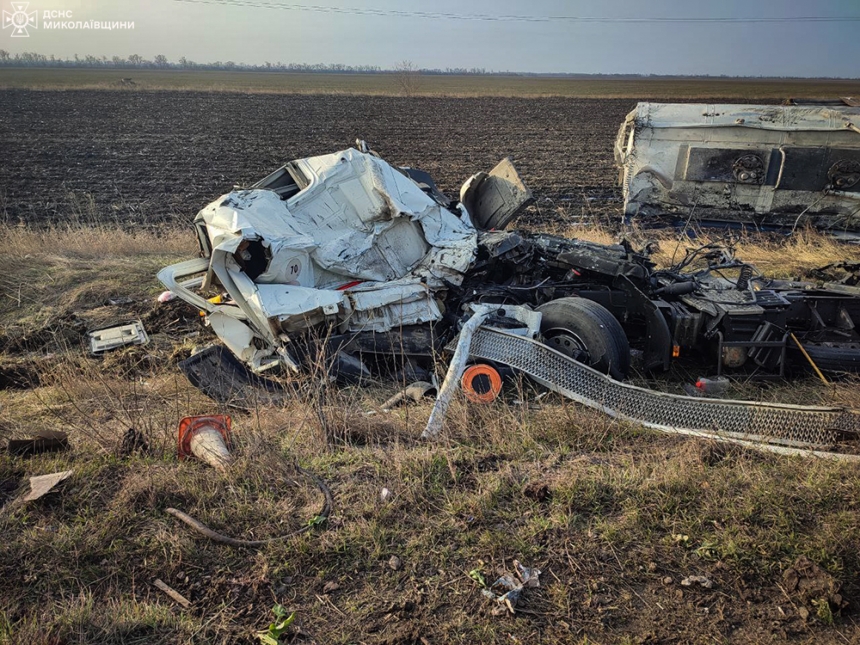 Смертельна ДТП у Миколаївській області: перекинулася вантажівка з цистерною