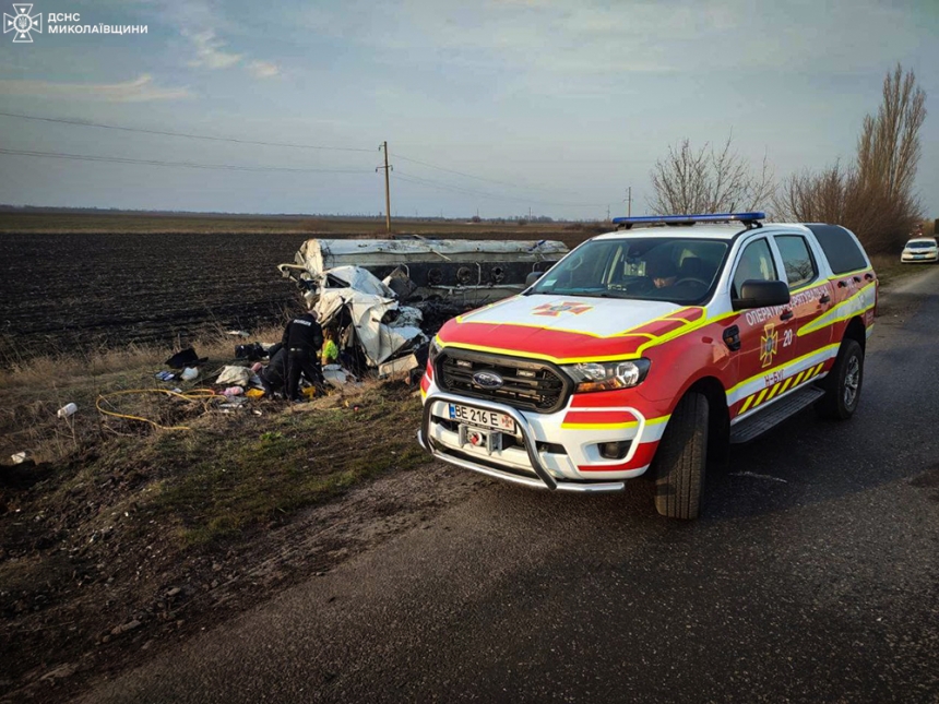 Смертельна ДТП у Миколаївській області: перекинулася вантажівка з цистерною