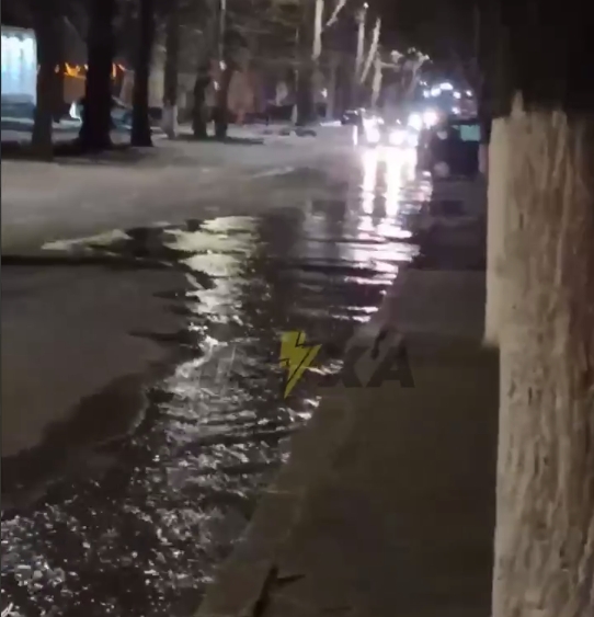 Центр Миколаєва затоплює каналізацією – кілька вулиць залишилися без води (відео)
