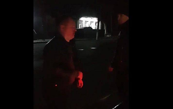 В Николаеве пьяный майор на улице открыл огонь из огнестрельного оружия и ранил мужчину (видео)
