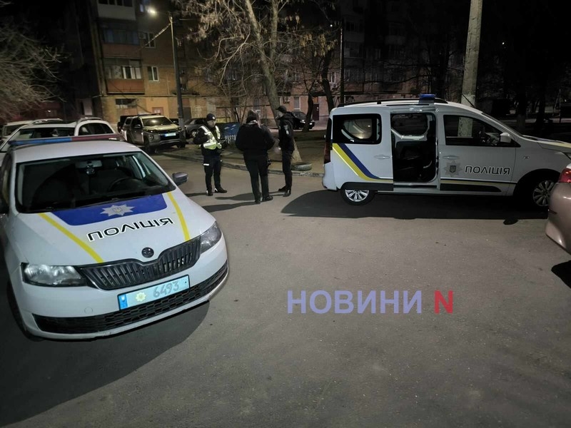 Вечером в николаевской многоэтажке взорвалась боевая граната - работает полиция (фото, видео)
