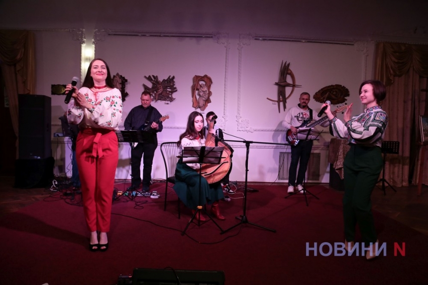 З музикою та млинцями: у Миколаївському театрі відзначили Масляну (фоторепортаж)