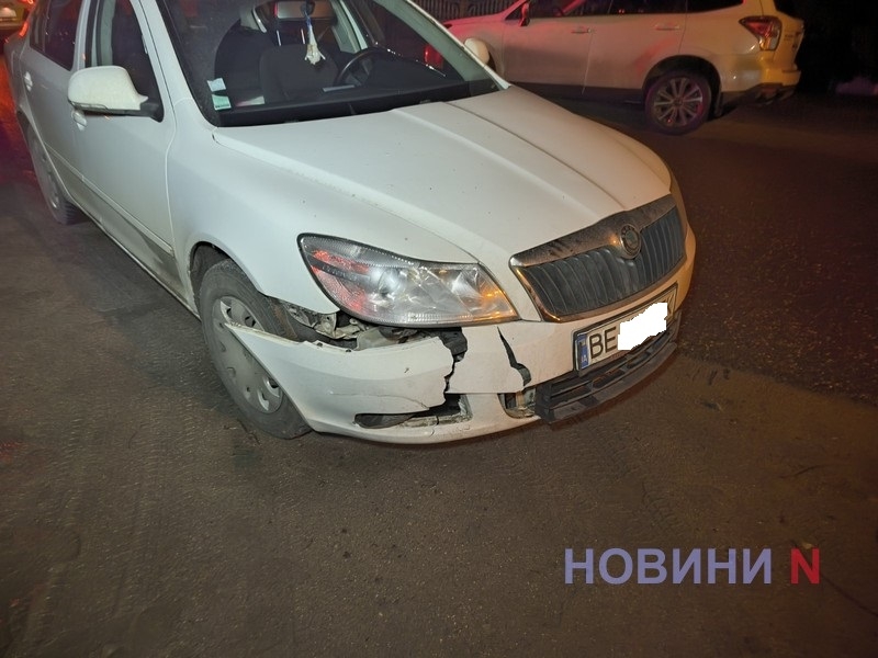 В Николаеве женщина на «Шкоде» сбила пьяного пешехода, сидевшего на дороге