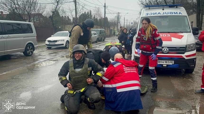 В Одесі збільшилась кількість жертв обстрілу: у лікарні помер ще один рятувальник