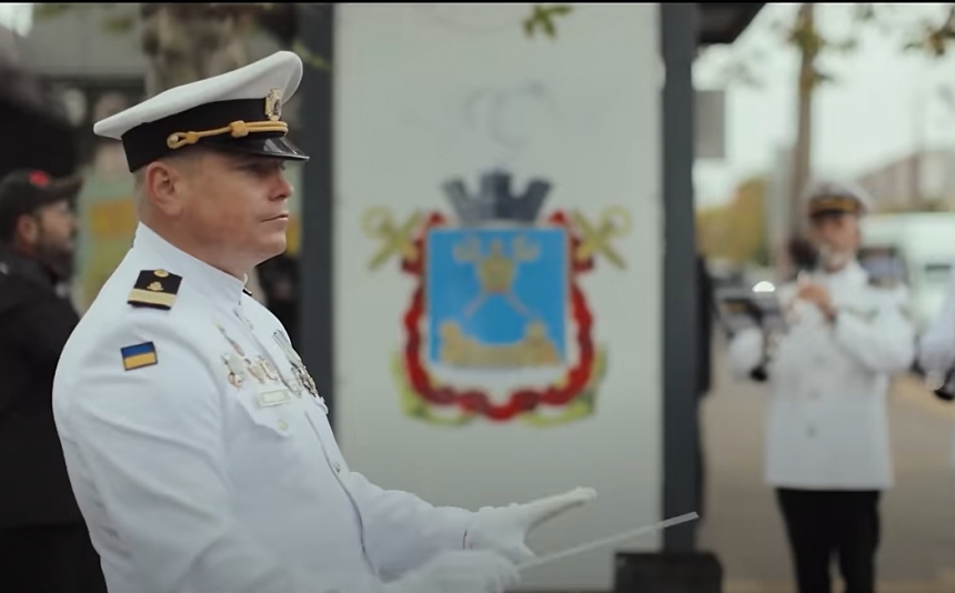 Вода, смех, светофоры, военный оркестр и пожарные: композитор показал, как звучит Николаев (видео)