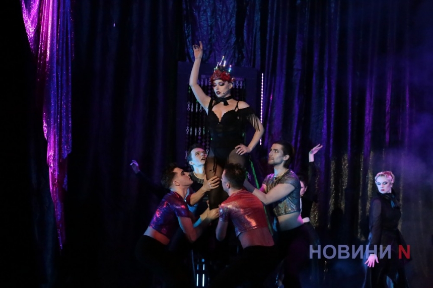 Оркестр: В николаевском театре покажут трагикомедию о женских судьбах после войны (фоторепортаж)
