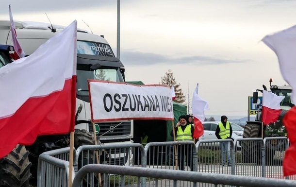 Поляки заблокировали два пункта пропуска на границе