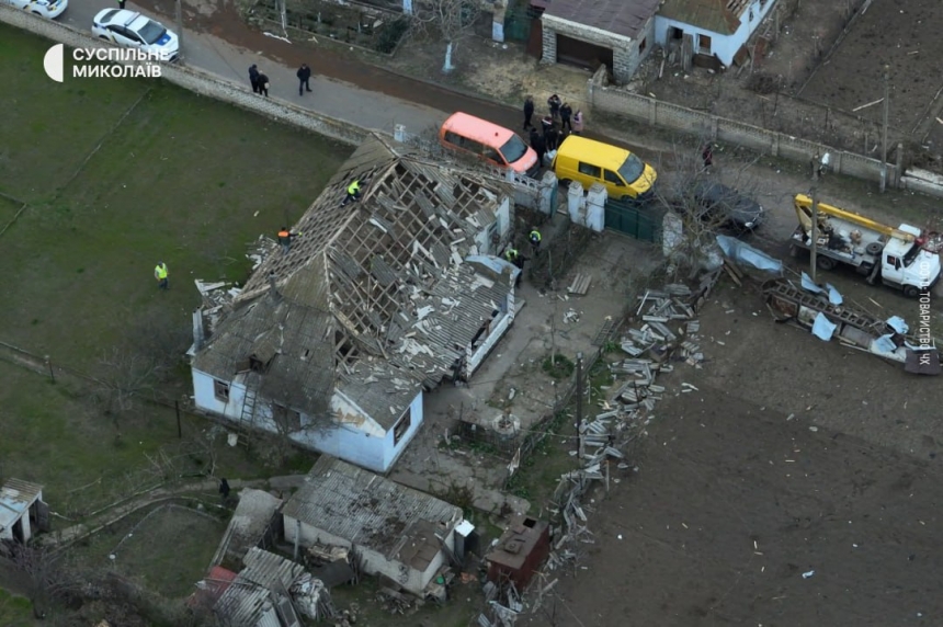 Появились фото домов в Николаеве, разрушенных упавшими обломками российских ударных дронов