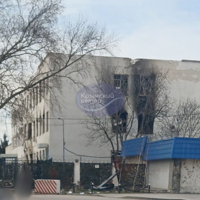 У мережі показали фото ураженого вузла зв'язку окупантів у Севастополі після удару ЗСУ
