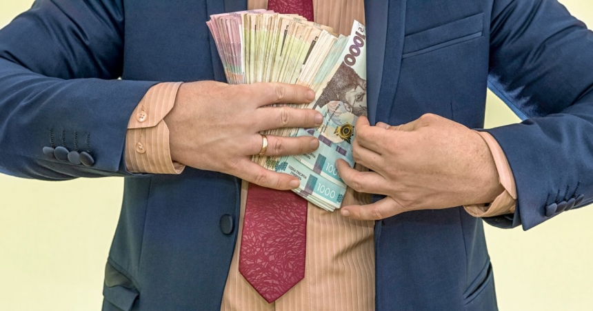 В Україні розкрили дані про зарплати чиновників: де найбільше платять