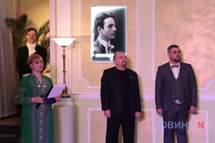В Николаевском театре открыли портреты–инсталляции Лесю Курбасу и Николаю Аркасу (фото, видео)