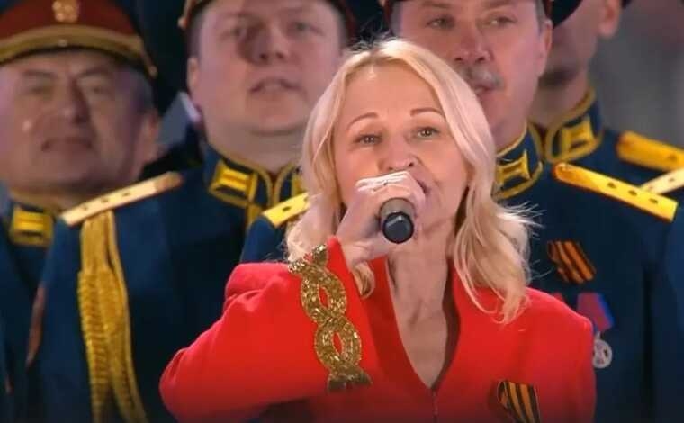 В Україні засудили на 10 років «з конфіскацією» артистку з Херсона, яка виступала на Червоній площі