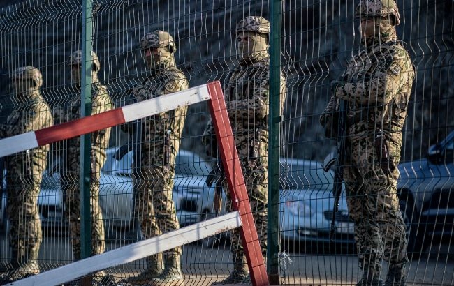 Азербайджан обвинил Армению в накоплении войск возле границы
