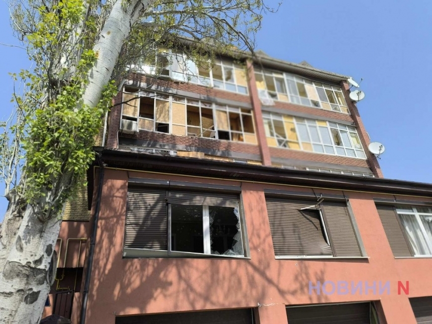 Удар по Миколаєву: ворог влучив у промислове підприємство, постраждало 20 будинків