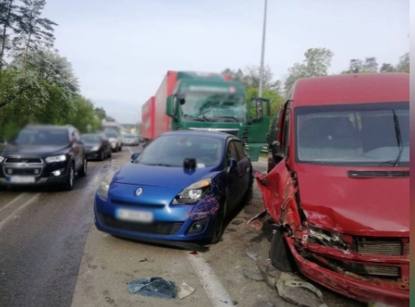 В Киеве столкнулись 6 автомобилей: пятеро пострадавших