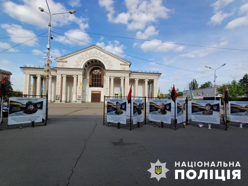 В Кривом Роге мужчина подшофе справлял нужду на Мемориал Героев