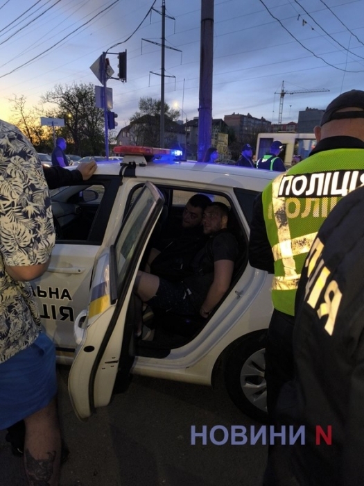 В Николаеве дебошира из «БМВ», побившего полицейских, отправили под ночной домашний арест