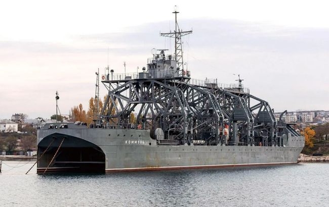 Украинские военные ударили по очередному кораблю России в Крыму, - ВМС