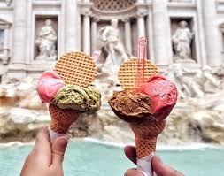 В Милане могут запретить продажу мороженого после полуночи: в чем причина