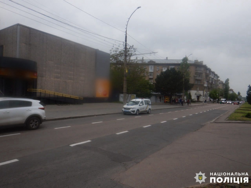 У Миколаєві злодій схопив товар з полиці магазину та побіг прямо до рук поліцейських