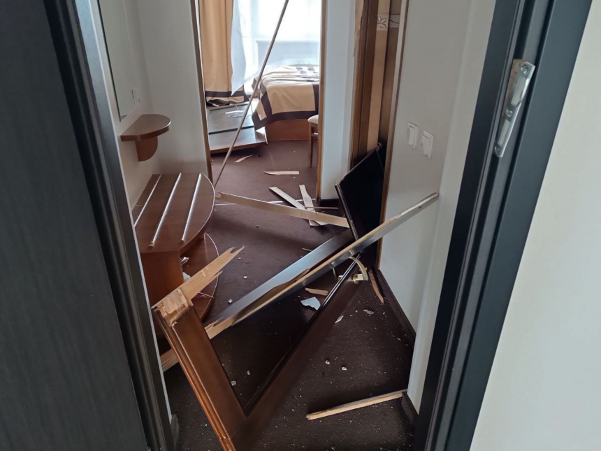 В отеле находилось 32 человека: очевидцы сообщили подробности атаки на Николаев (фото)