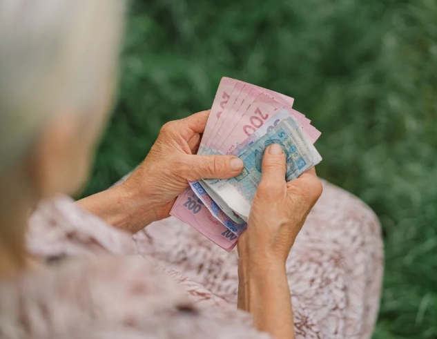 Чи є в Україні гроші на пенсії та субсидії: Шмигаль дав відповідь