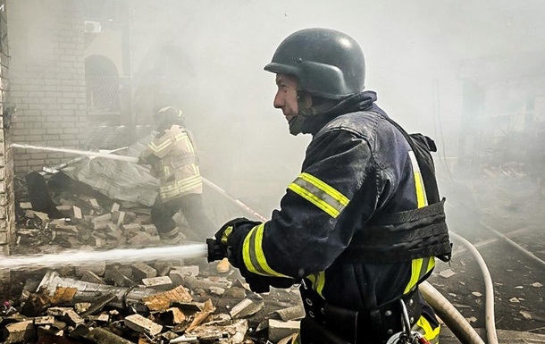 Удар по Одесі балістикою: загинуло троє людей, пошкоджено житлові будинки (відео)