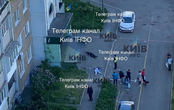 В Киеве женщина выпрыгнула с 14-го этажа и упала на прохожую