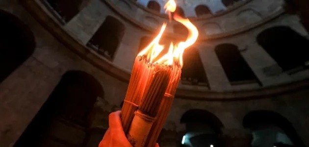 В Иерусалиме сошел благодатный огонь (видео)