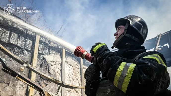 Россияне ударили по Харькову: горит предприятие, есть пострадавшие