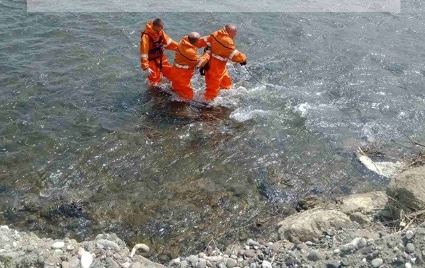 В реке Тиса на границе за день обнаружили тела шести мужчин, - журналист (фото 18+)