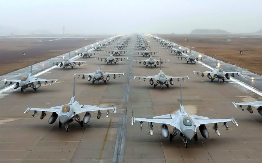 Глава Минобороны Нидерландов рассказала, когда страна начнет передавать Украине F-16