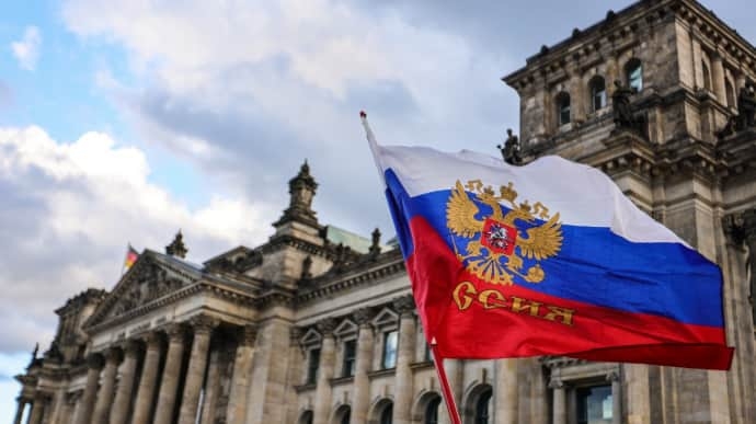 У Берліні заборонили прапор Росії на 8 та 9 травня