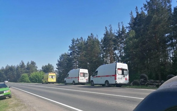 В РФ перевернулся автобус с военными, есть жертвы (видео)