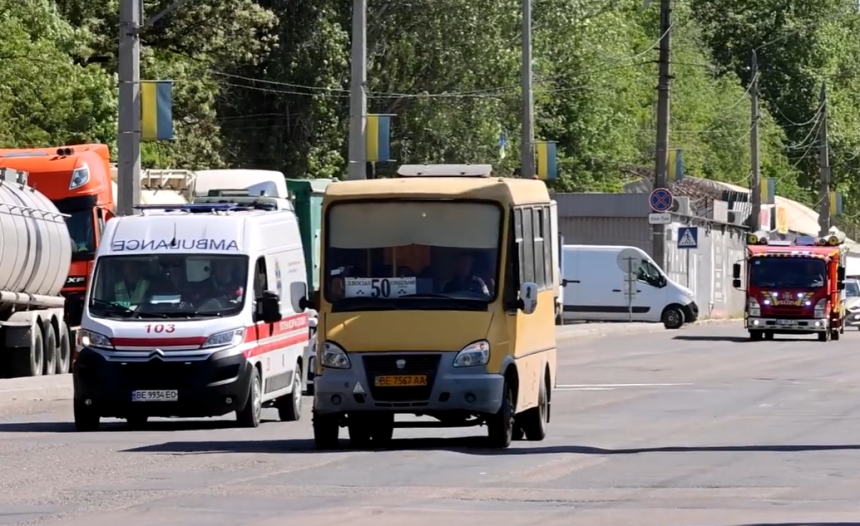 В Николаеве проверили, как водители пропускают «скорые» и пожарные автомобили (видео)