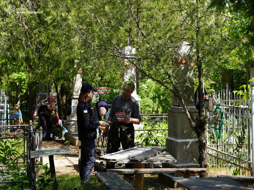 На кладбищах Николаева небезопасно — искать мины металлоискателем нельзя, - ГСЧС