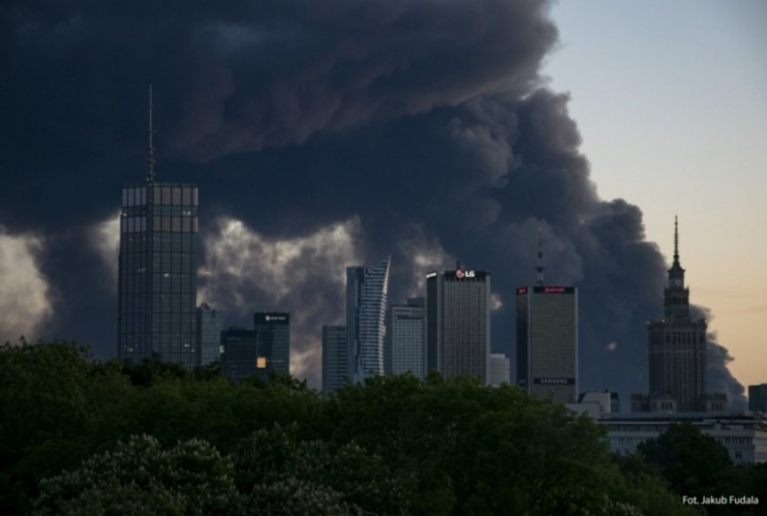 В Варшаве масштабный пожар, горит ТЦ