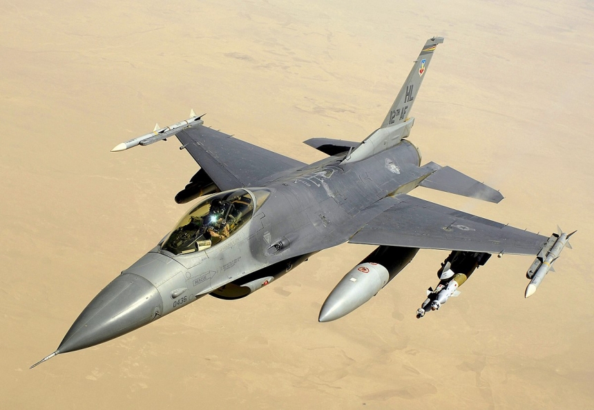 Винищувачі F-16 від Данії будуть в Україні протягом місяця, - прем'єр
