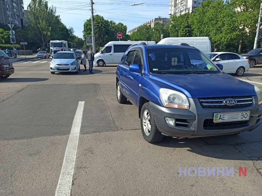 В центре Николаева столкнулись «КИА» и «Хюндай»