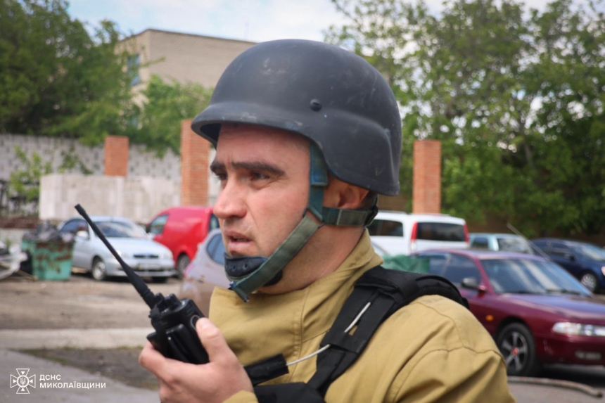 Спасатели показали фото с места «прилета» в Николаеве