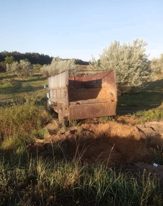 На Миколаївщині незаконно вивозять пісок: задіяно вантажний транспорт