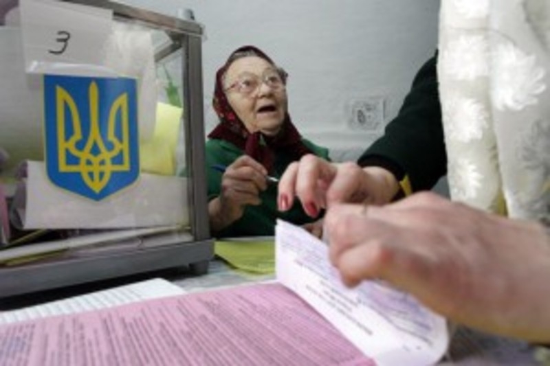 В Николаеве на одном из избирательных участков наблюдатели не захотели контролировать ход голосования на дому