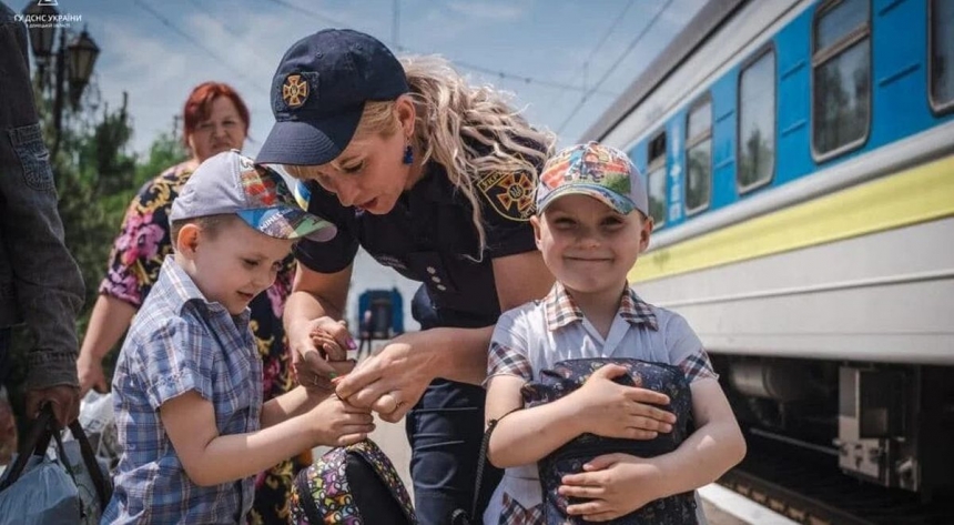 Детей принудительно вывозят из Харьковской области — расширили зону эвакуации